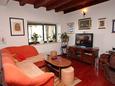 Woonkamer Mlini, Woonkamer in the house, air condition available, (pet friendly) en WiFi.