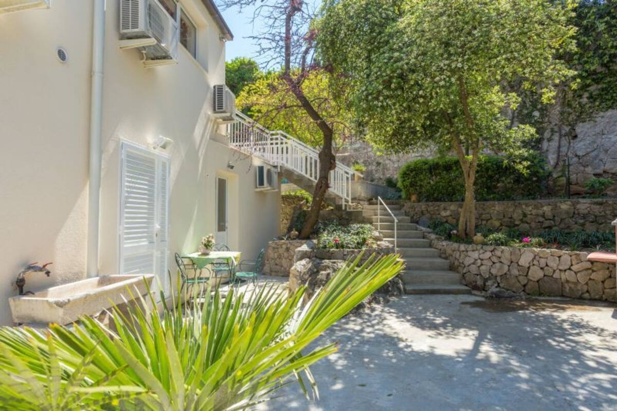 Two bedroom apartment with terrace Dubrovnik (A-4732-c) Two bedroom apartment with terrace Dubrovnik (A-4732-c)