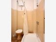 Cavtat, Bathroom in the studio-apartment, WiFi.