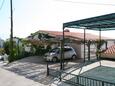 Parking lot Stanići, Omiš, Parking lot 474 - Apartments near sea with pebble beach.