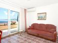 Obývací pokoj Baška Voda, Obývací pokoj v ubytování typu apartment, s klimatizací, domácí mazlíčci povoleni a WiFi.