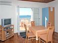 Soline, Dining room in the apartment, air condition available and WiFi.