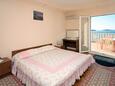 Soline, Dormitorio in the studio-apartment, air condition available y WiFi.