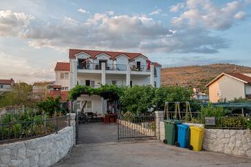 Property Grebaštica, Šibenik, Property 477 - Apartments with pebble beach.
