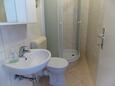Koupelna Duće, Koupelna v ubytování typu studio-apartment, domácí mazlíčci povoleni a WiFi.