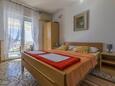 Selce, Dormitorio in the studio-apartment, air condition available y WiFi.