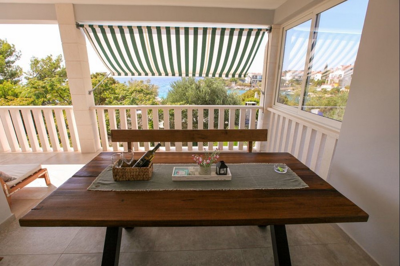 Two bedroom apartment near beach Rogoznica  A-a