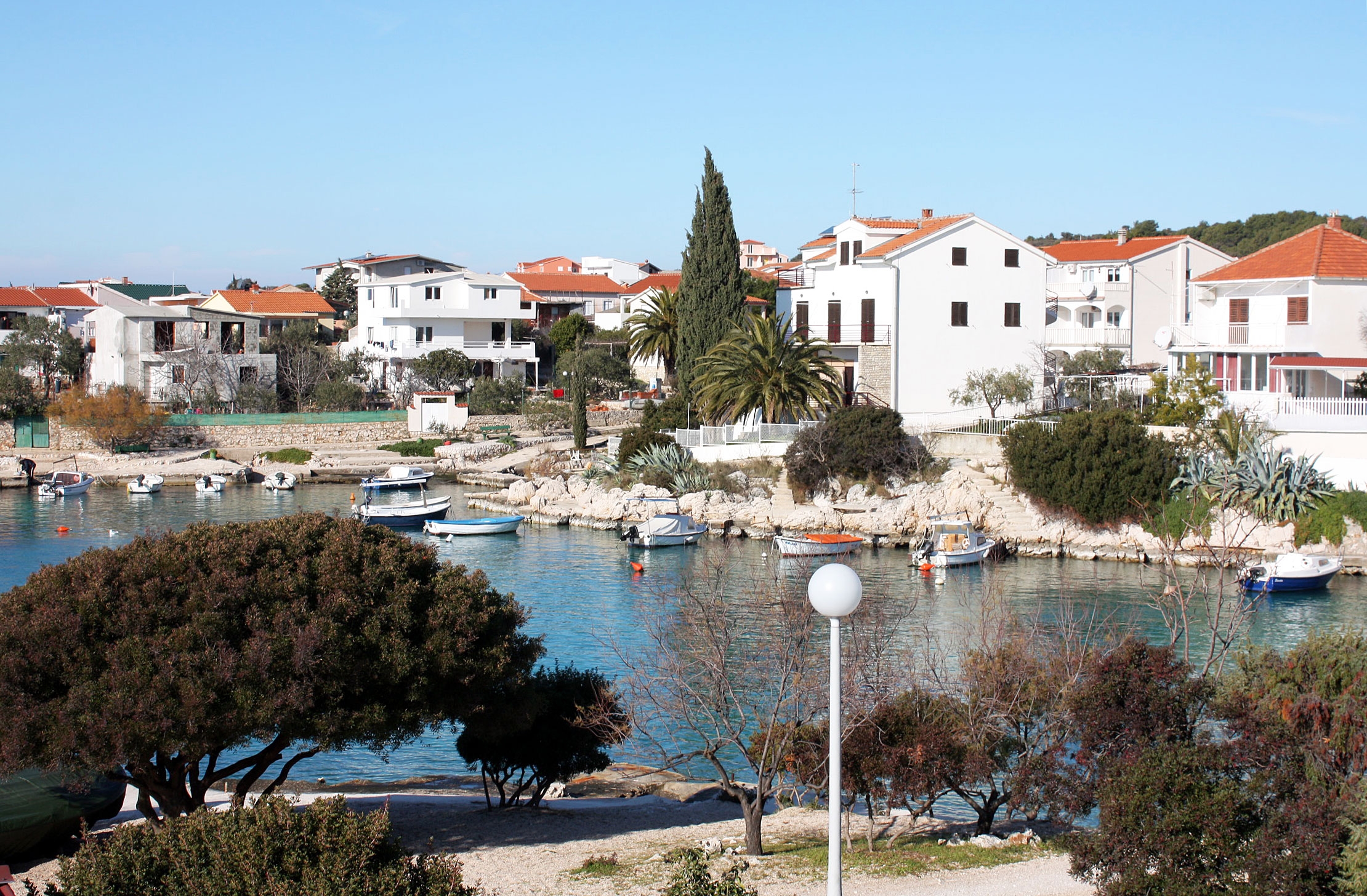 Two bedroom apartment near beach Rogoznica  A-a
