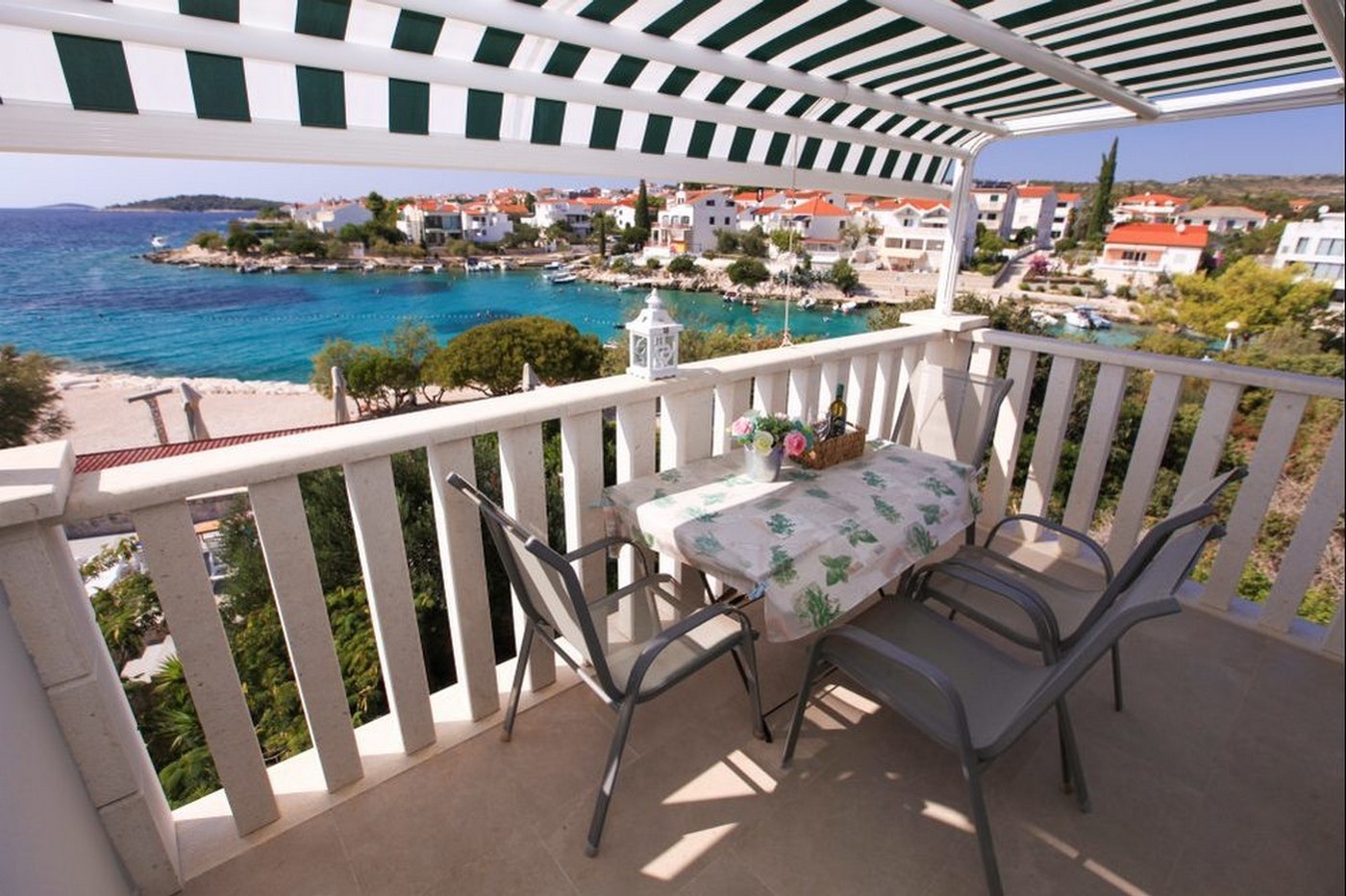 One bedroom apartment near beach Rogoznica  A-b