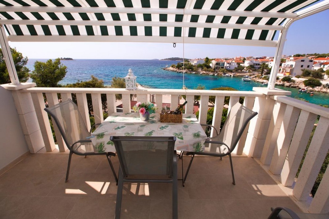 One bedroom apartment near beach Rogoznica (A-4805-b)