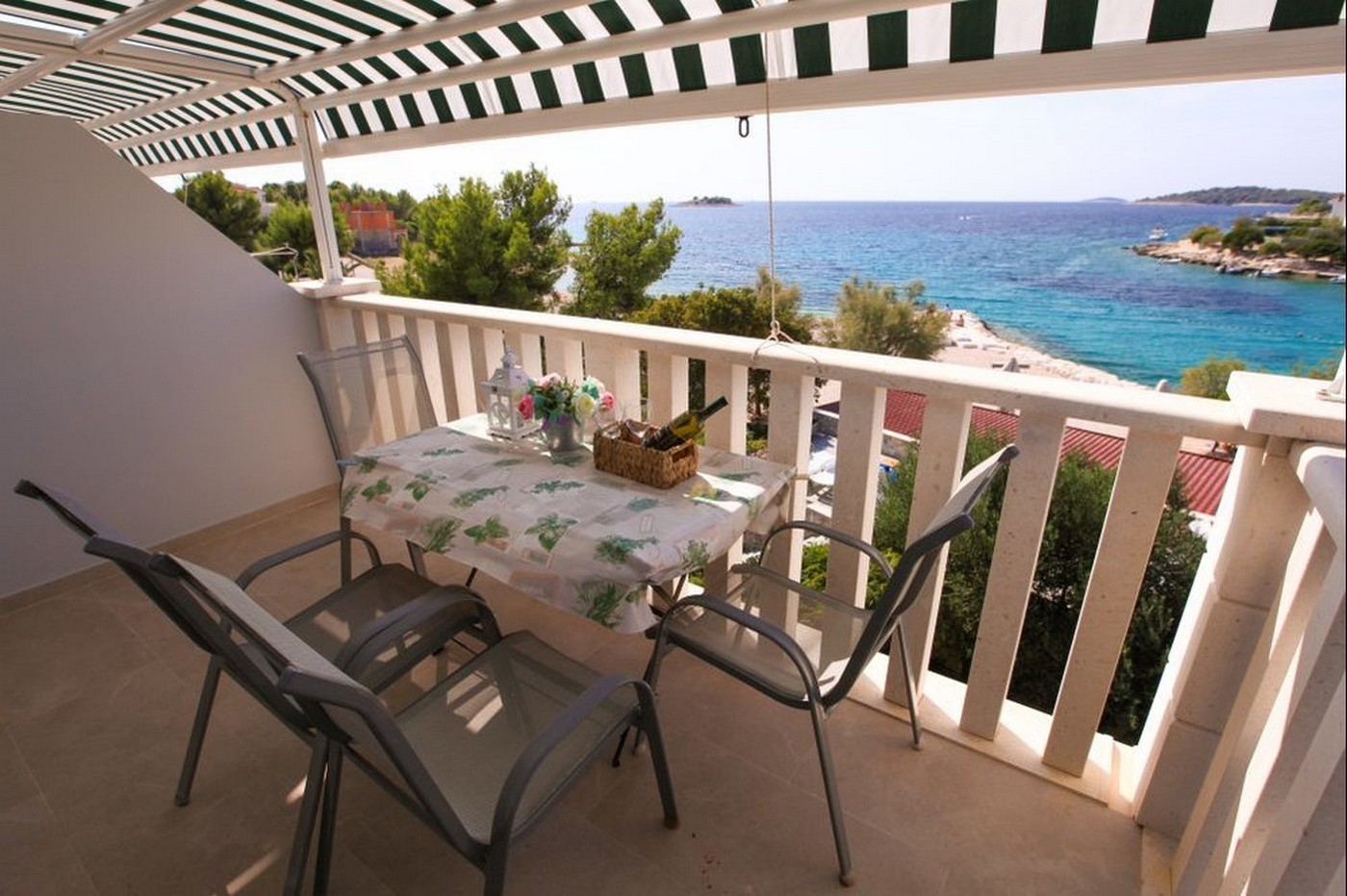 One bedroom apartment near beach Rogoznica  A-b