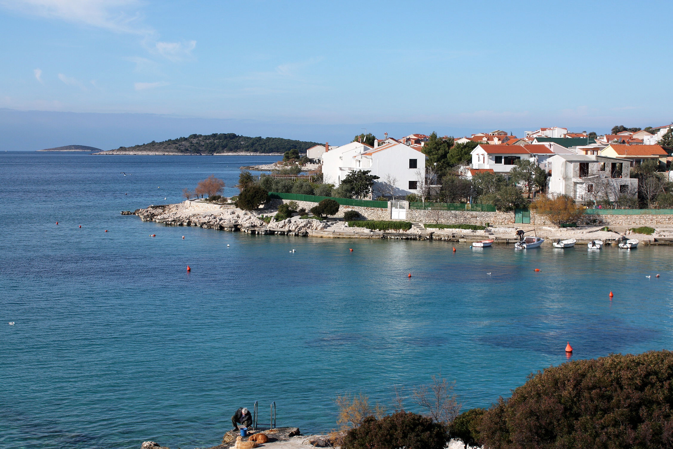 One bedroom apartment near beach Rogoznica  A-b