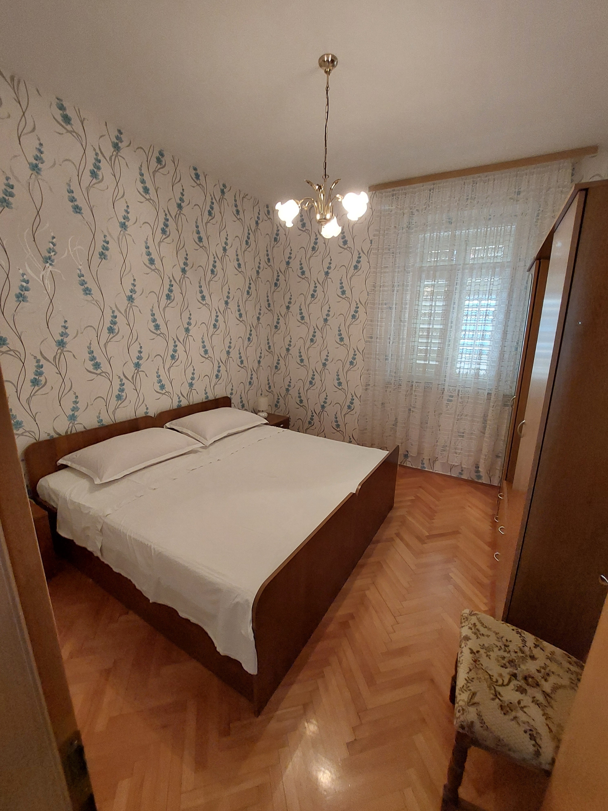 Three bedroom apartment with terrace Trogir  A-e