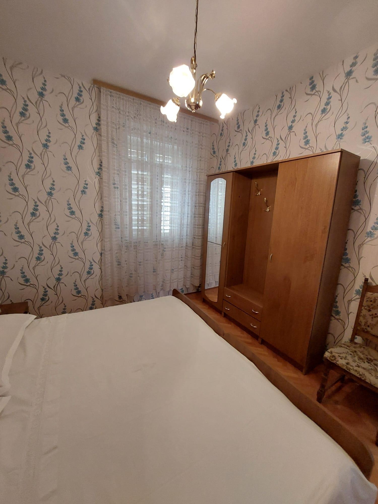 Three bedroom apartment with terrace Trogir  A-e