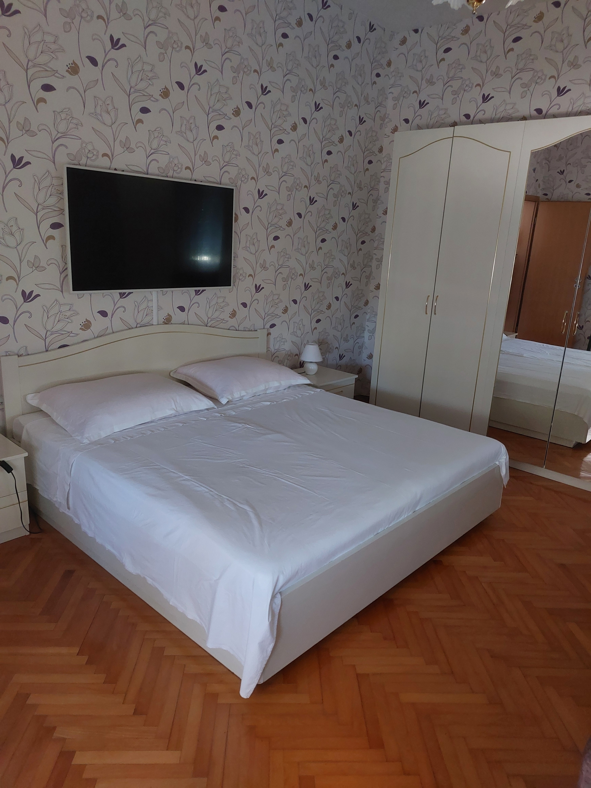 Three bedroom apartment with terrace Trogir  A-e