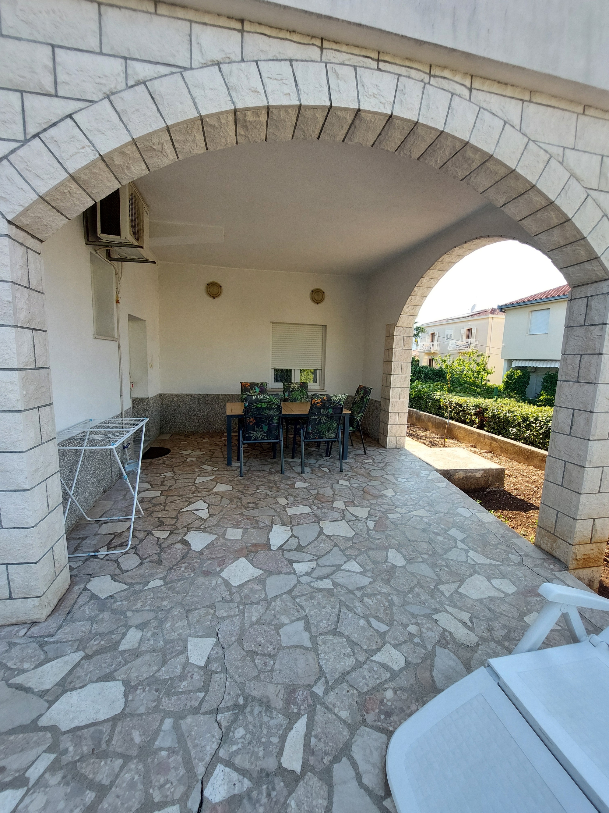 Three bedroom apartment with terrace Trogir  A-e