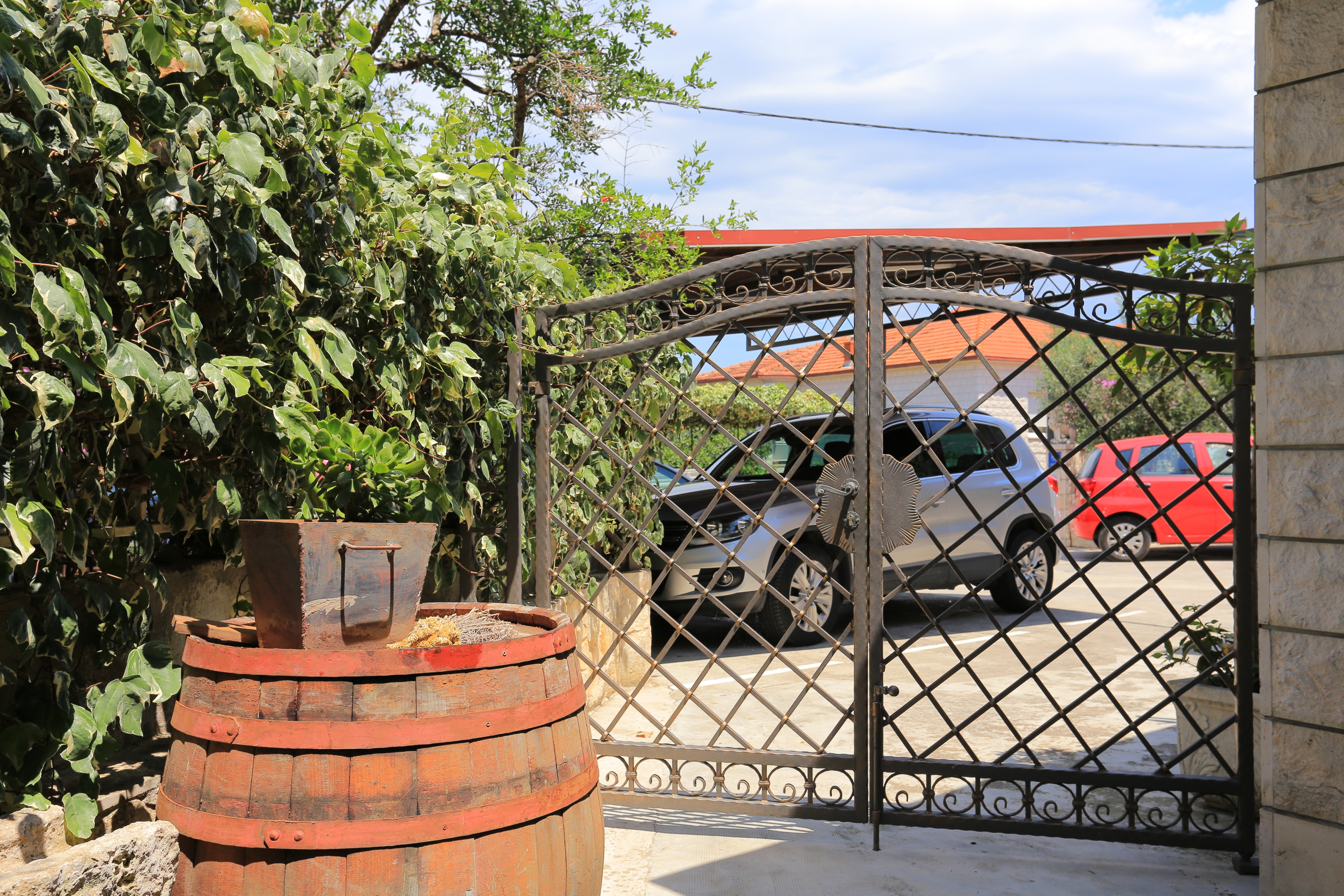 Three bedroom apartment with terrace Trogir  A-e