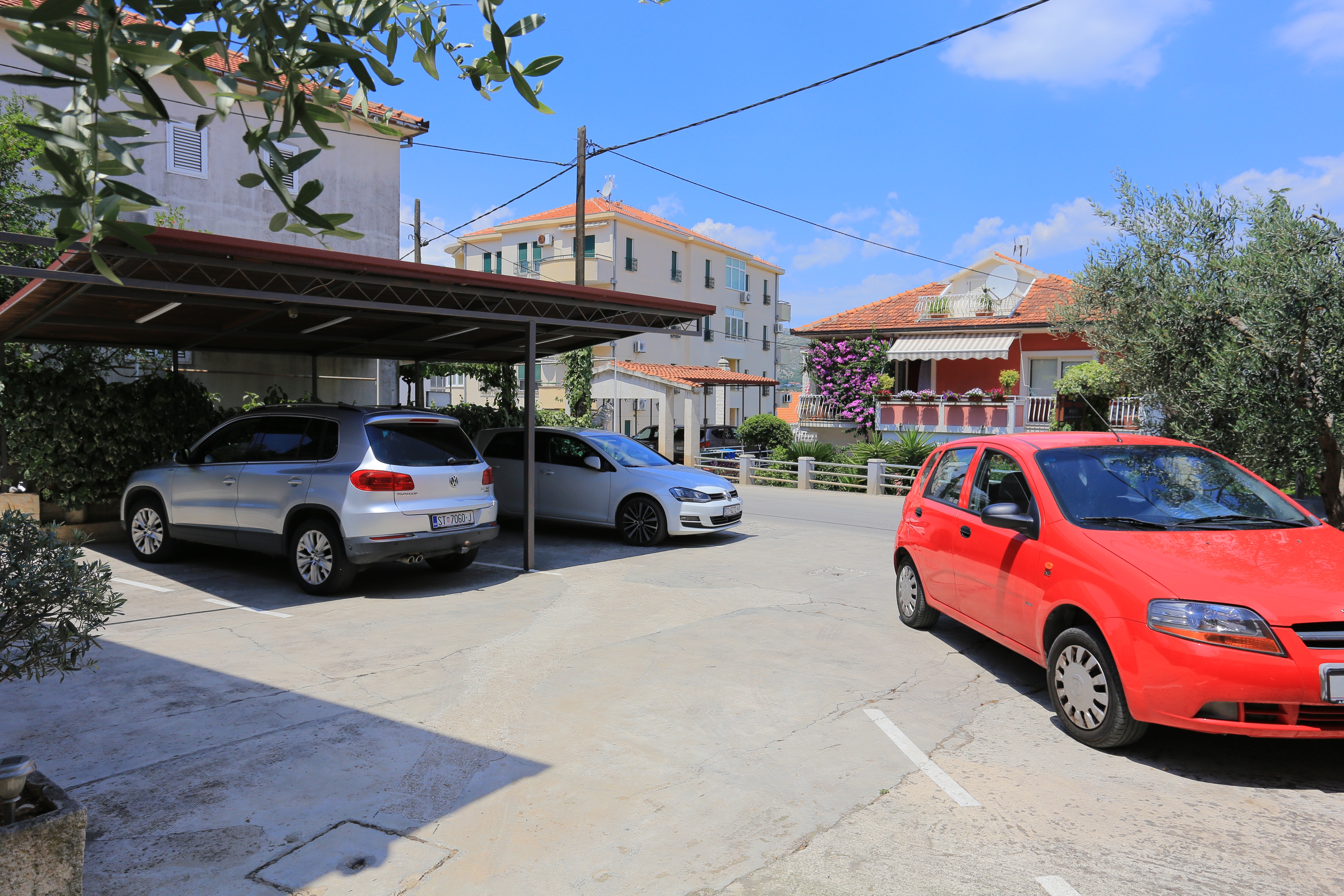 Three bedroom apartment with terrace Trogir  A-e