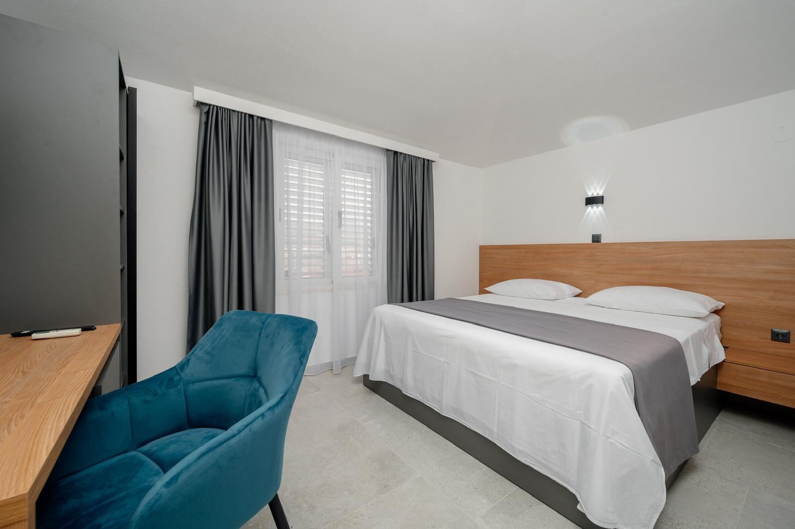 Room with terrace and sea view Trogir (S-4814-a) Room with terrace and sea view Trogir (S-4814-a)