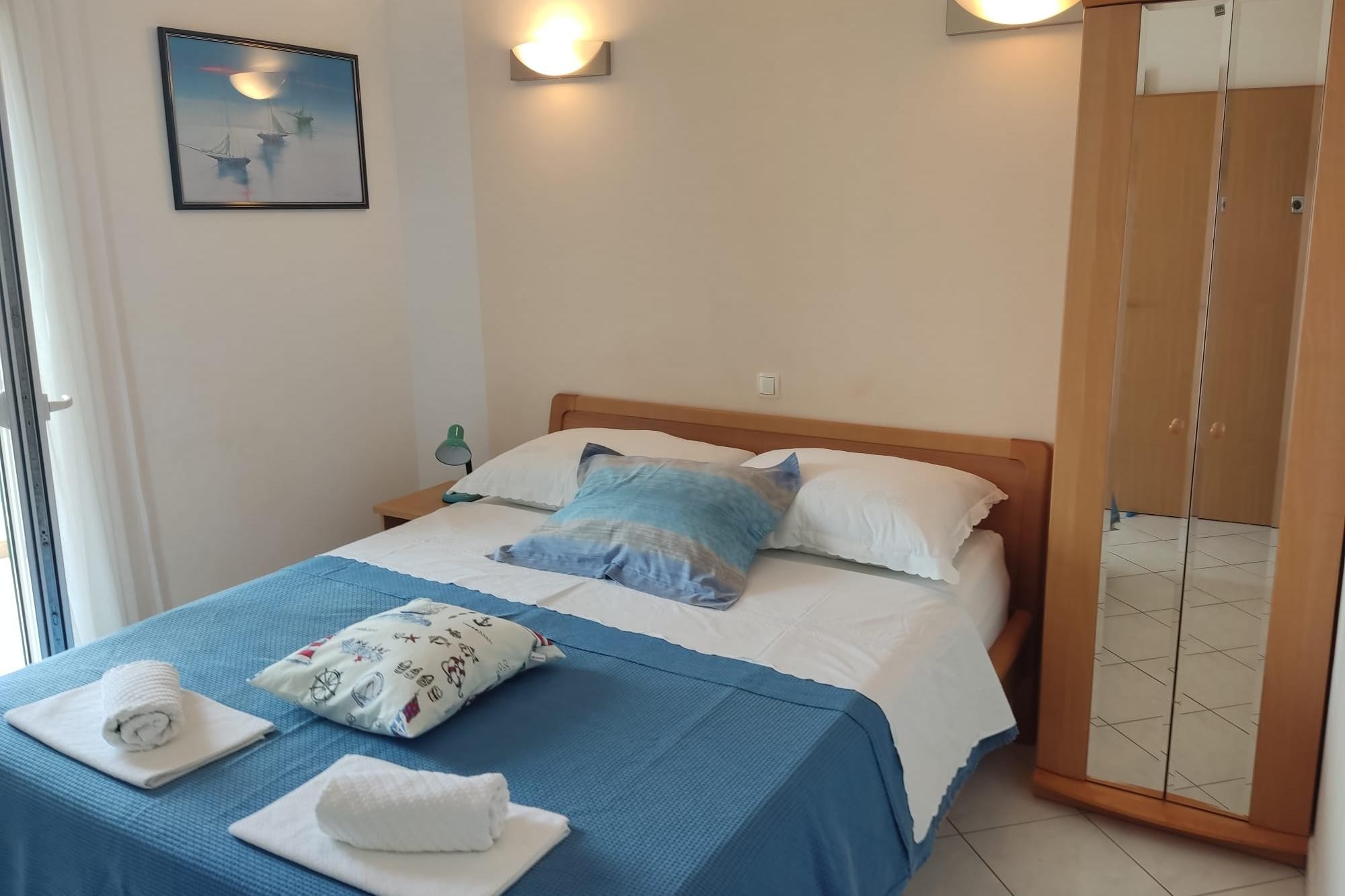 Two bedroom apartment with terrace and sea view Pisak, Omiš (A-4815-b) Two bedroom apartment with terrace and sea view Pisak, Omiš (A-4815-b)