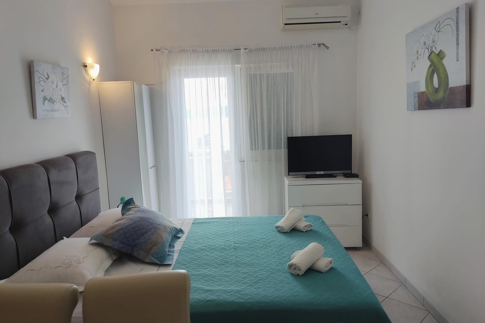 One bedroom apartment with terrace and sea view Pisak, Omiš (A-4815-c) One bedroom apartment with terrace and sea view Pisak, Omiš (A-4815-c)