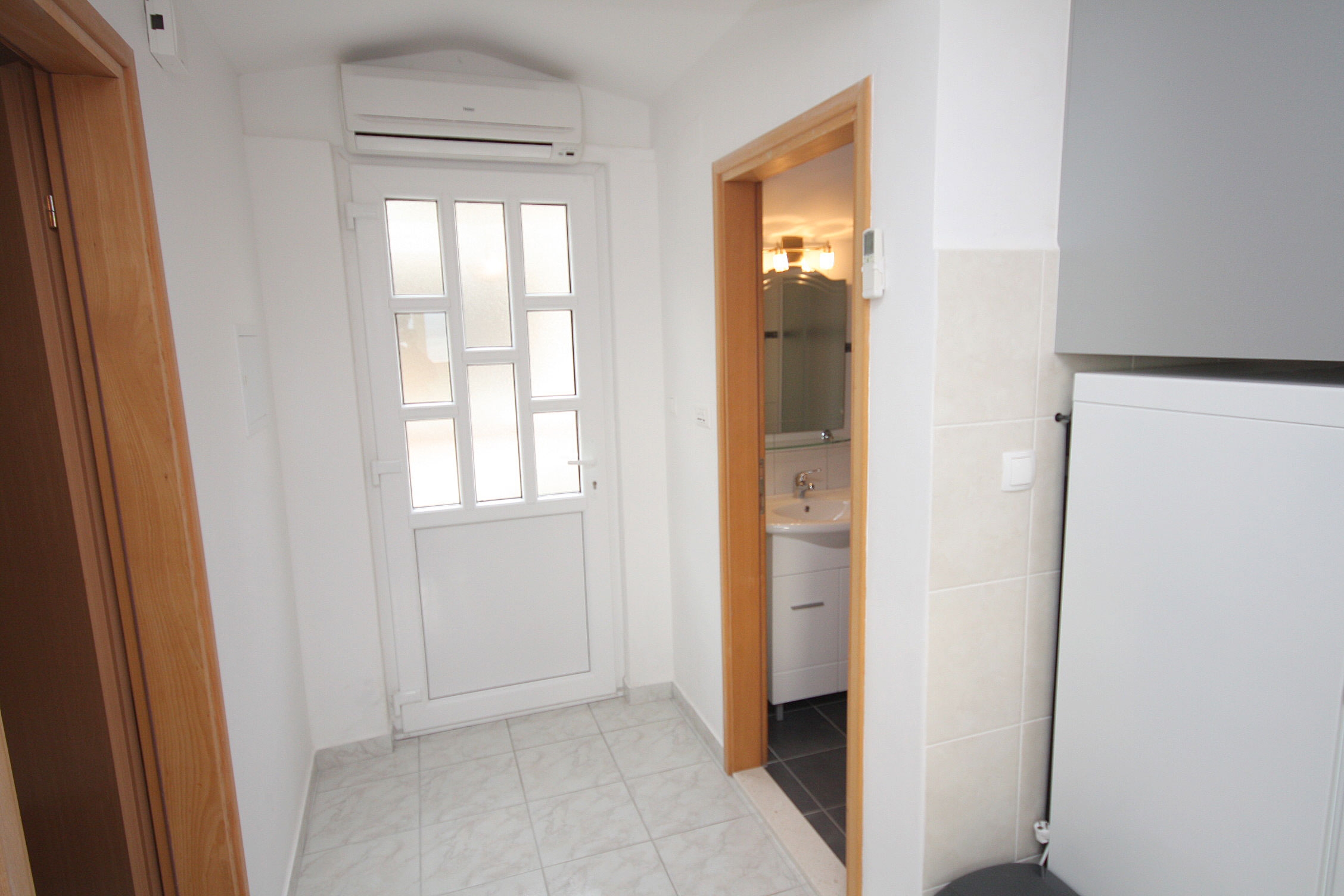 Two bedroom apartment with terrace and sea view Pisak, Omiš  A-d