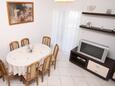 Pisak, Dining room in the apartment, air condition available and WiFi.