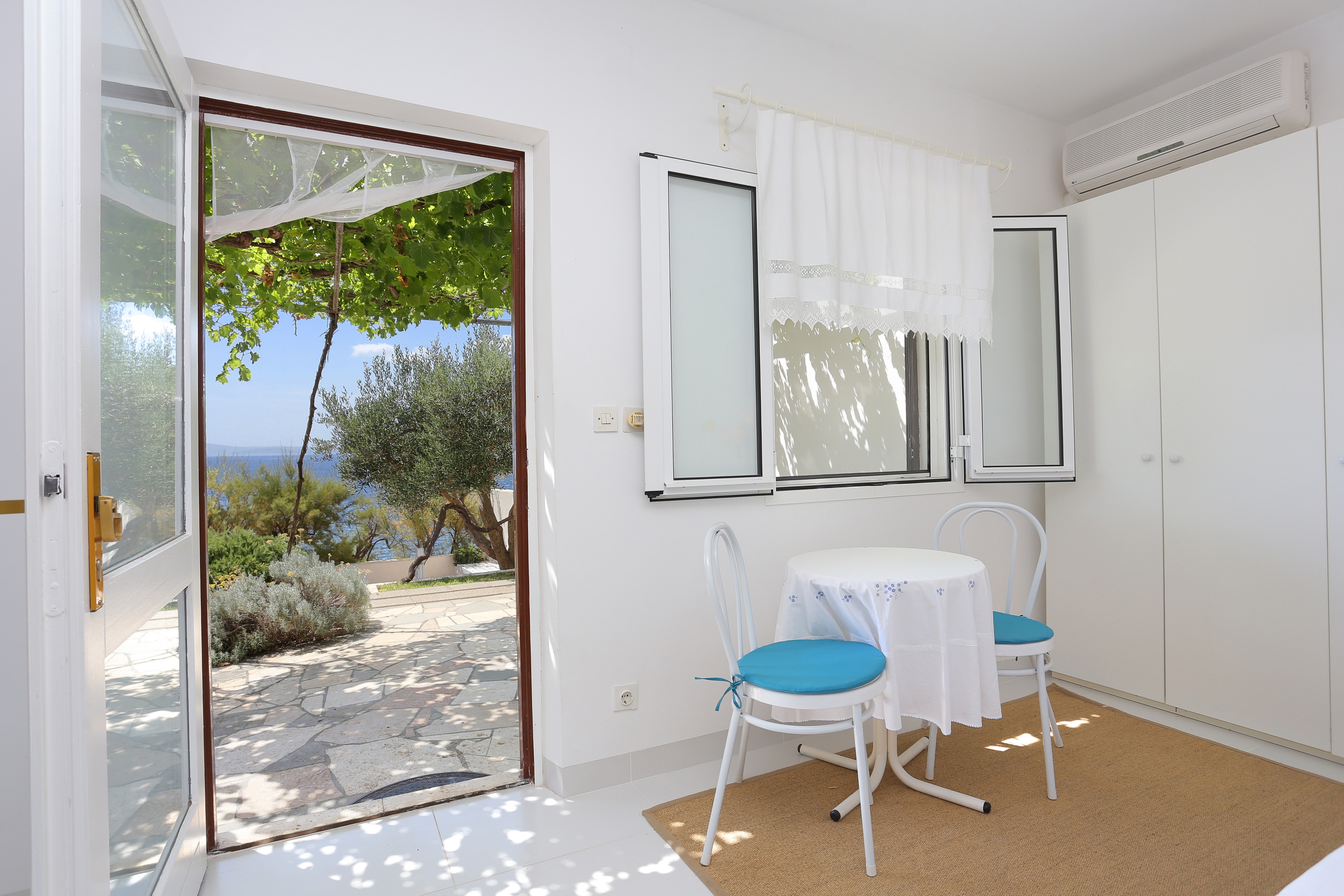 Studio flat near beach Rastići, Čiovo (AS-4818-a)