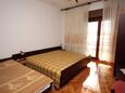 Lokva Rogoznica, Bedroom 2 in the apartment, air condition available.