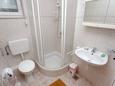 Ванная комната Lokva Rogoznica, Ванная комната в размещении типа apartment, Домашние животные допускаются и WiFi.