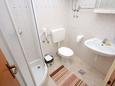 Ванная комната Lokva Rogoznica, Ванная комната в размещении типа apartment, Домашние животные допускаются и WiFi.