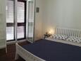 Lokva Rogoznica, Schlafzimmer 2 in folgender Unterkunftsart apartment, Haustiere erlaubt und WiFi.