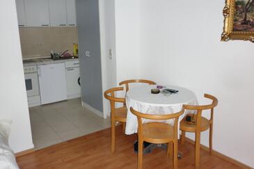 Dining room Podstrana, Dining room in the studio-apartment, WIFI.