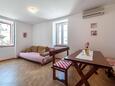 Dining room Primošten, Dining room in the apartment, air condition available and WiFi.