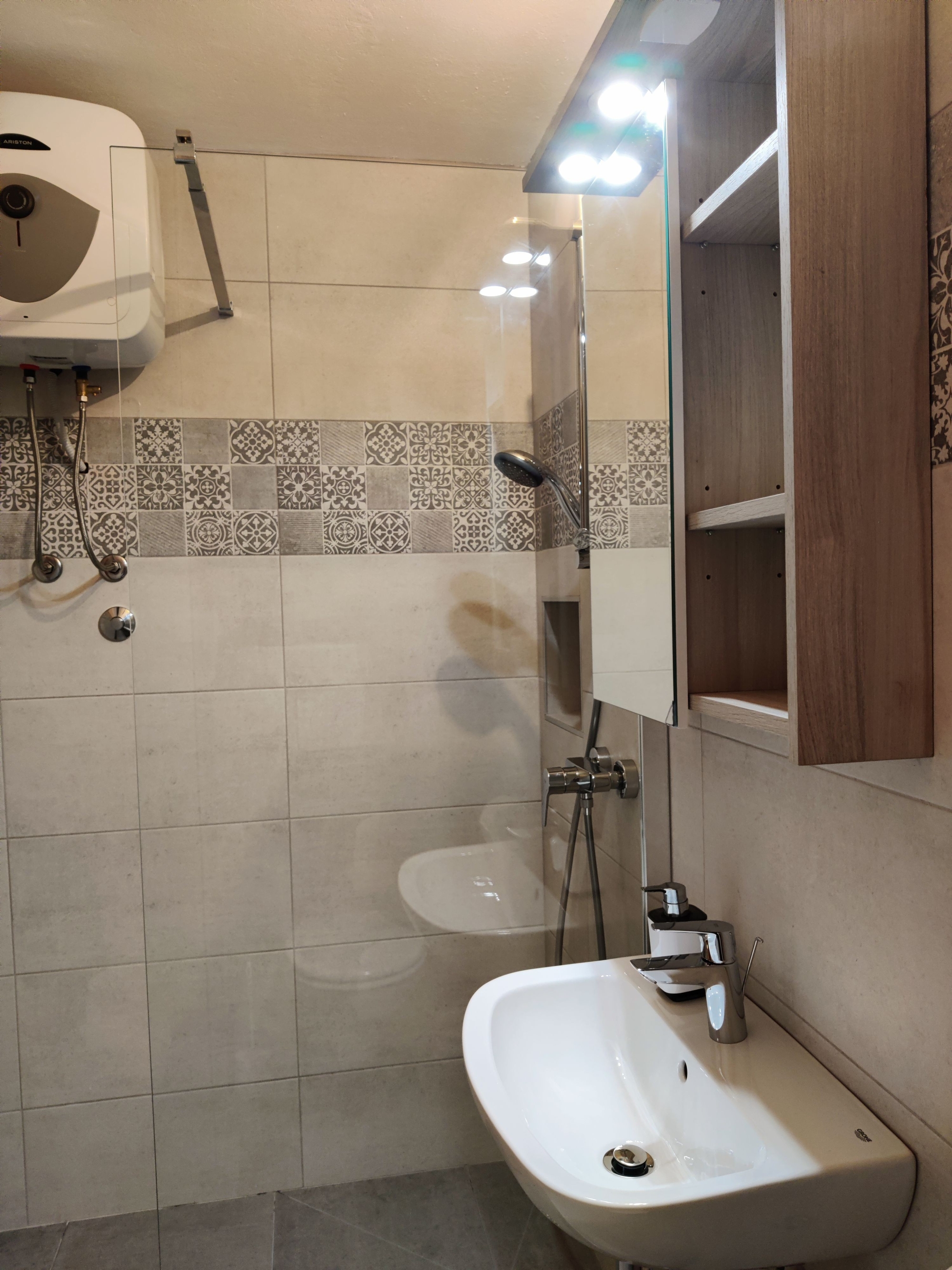 Two bedroom apartment near beach Brodarica, Šibenik  A-b