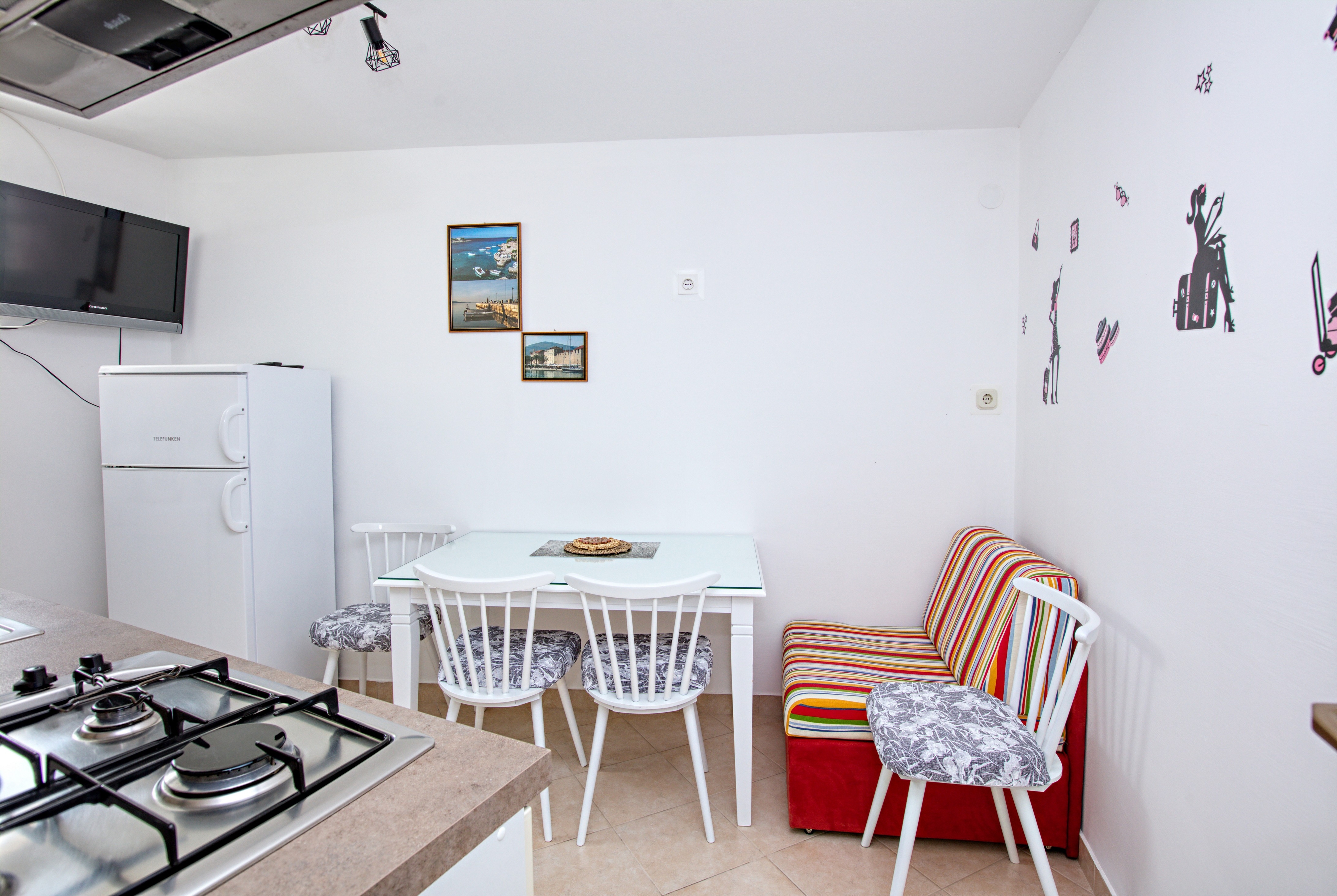 Two bedroom apartment near beach Brodarica, Šibenik (A-4833-b)