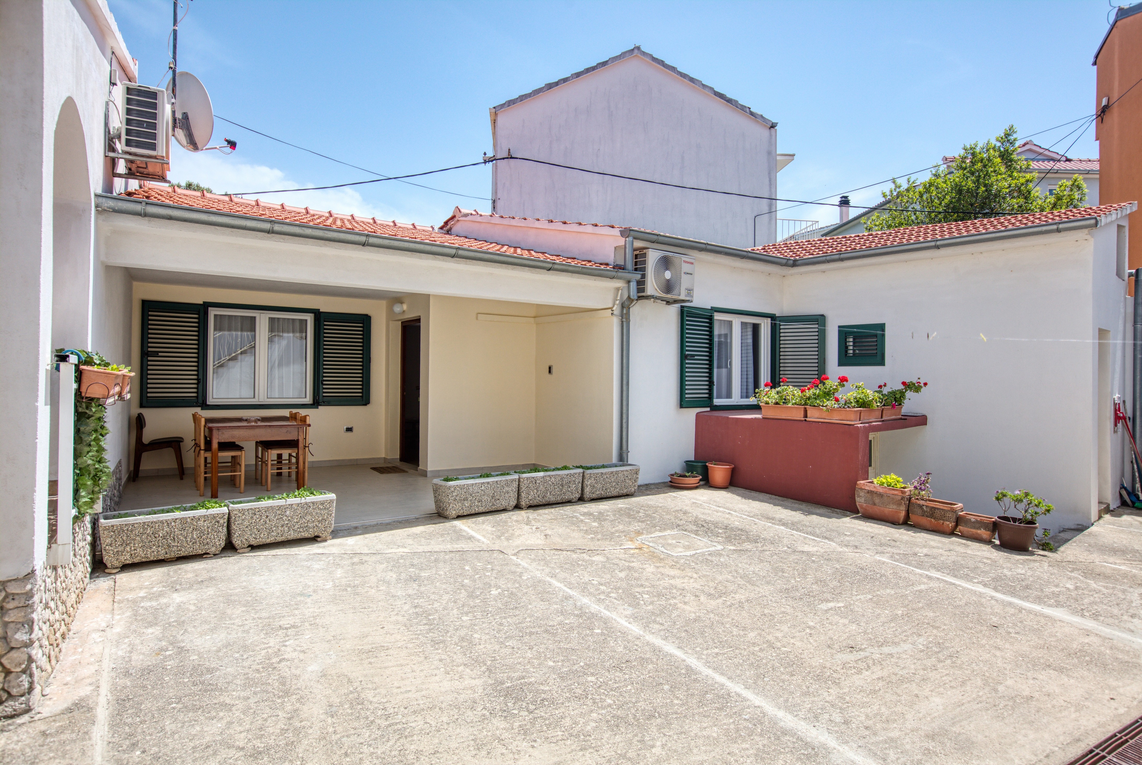 Two bedroom apartment near beach Brodarica, Šibenik  A-b