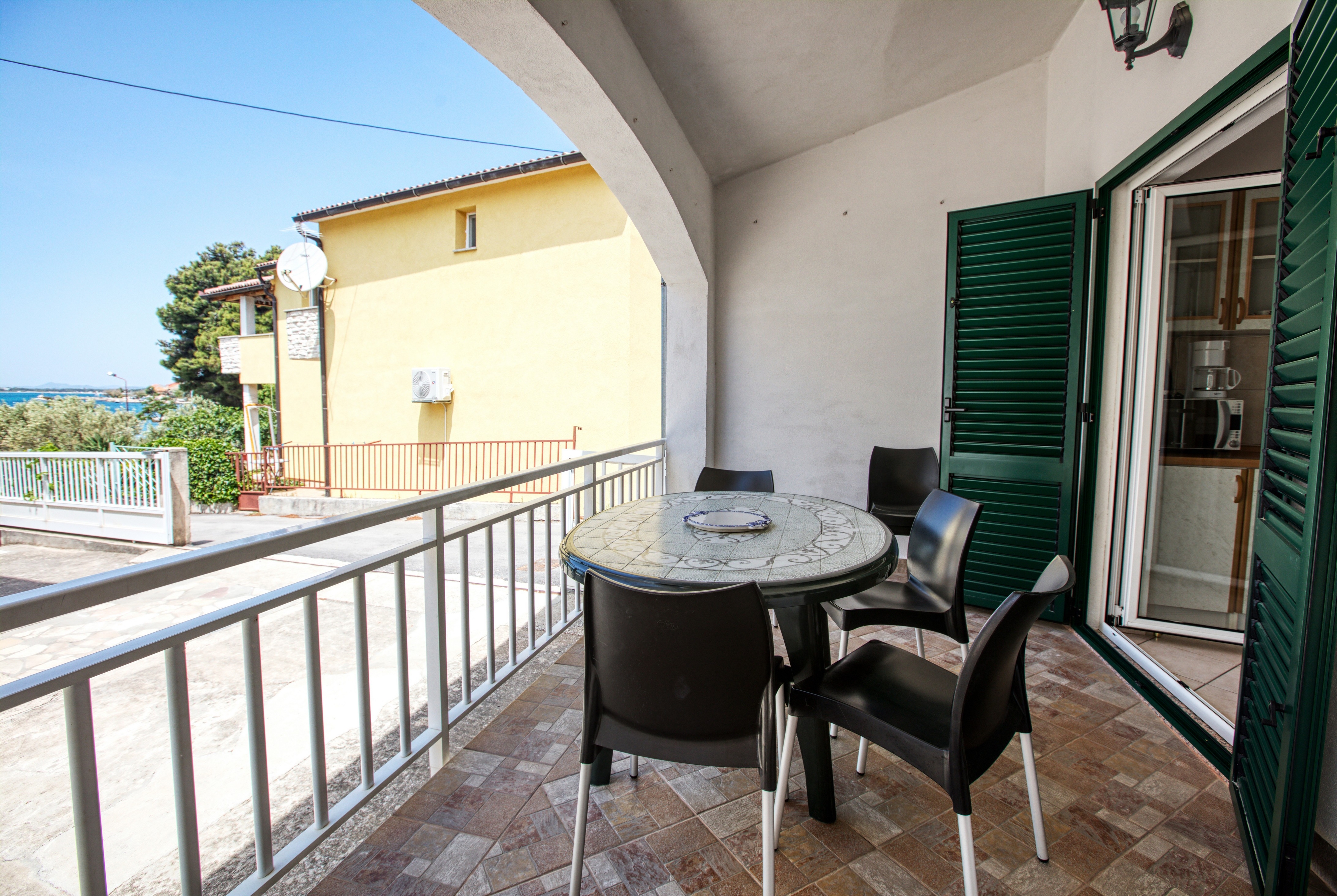 Two bedroom apartment near beach Brodarica, Šibenik  A-c