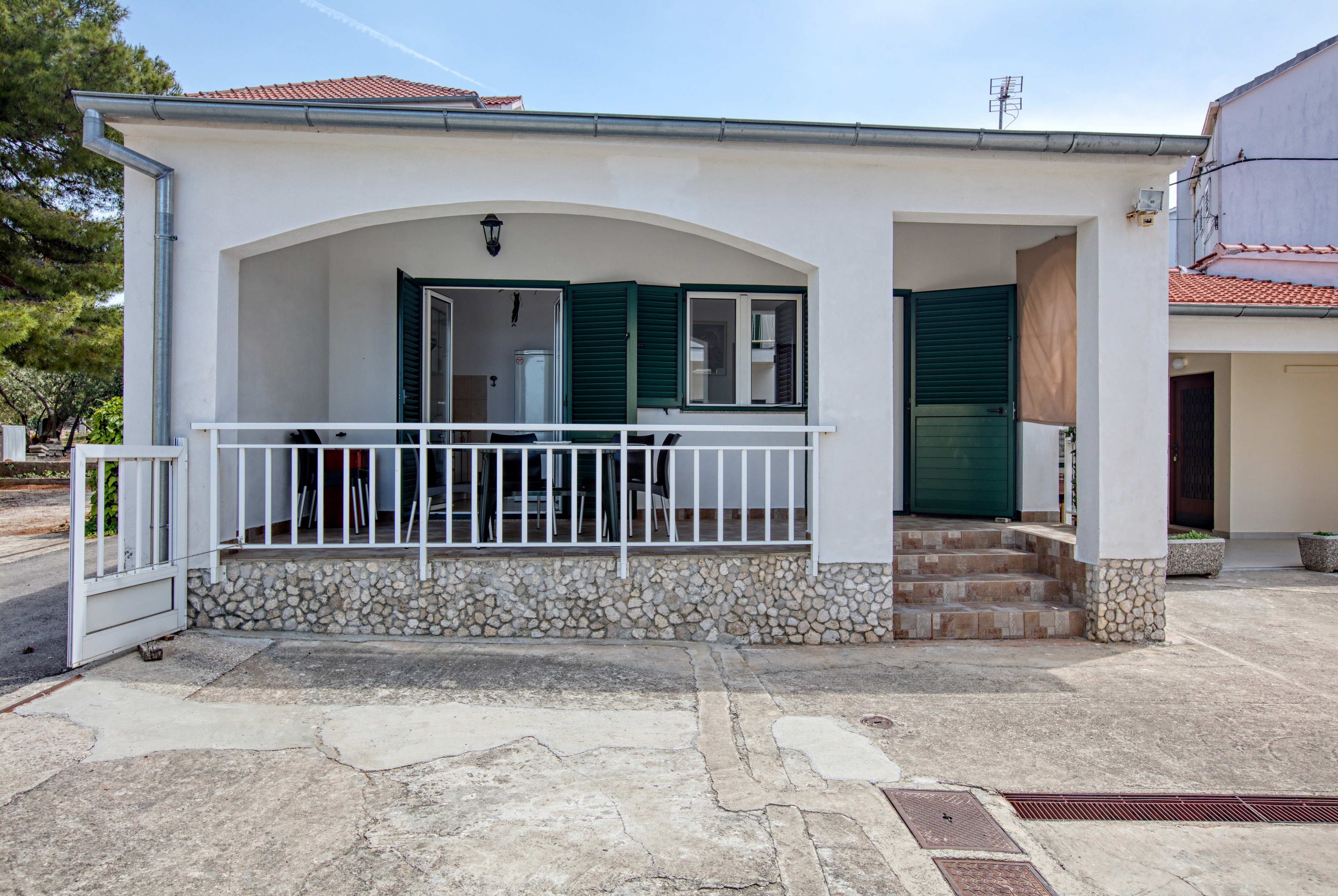 Two bedroom apartment near beach Brodarica, Šibenik  A-c