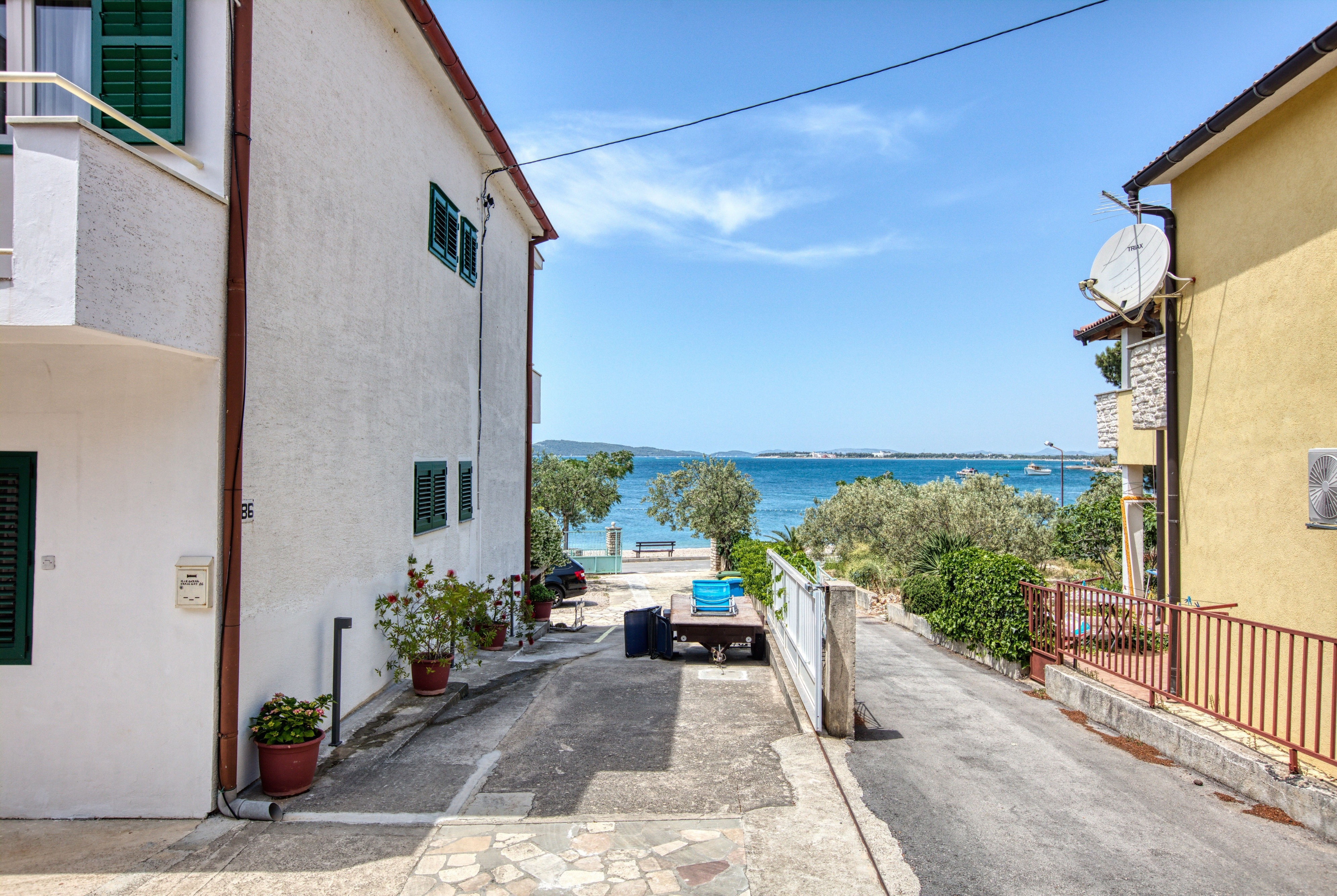 Two bedroom apartment near beach Brodarica, Šibenik  A-c