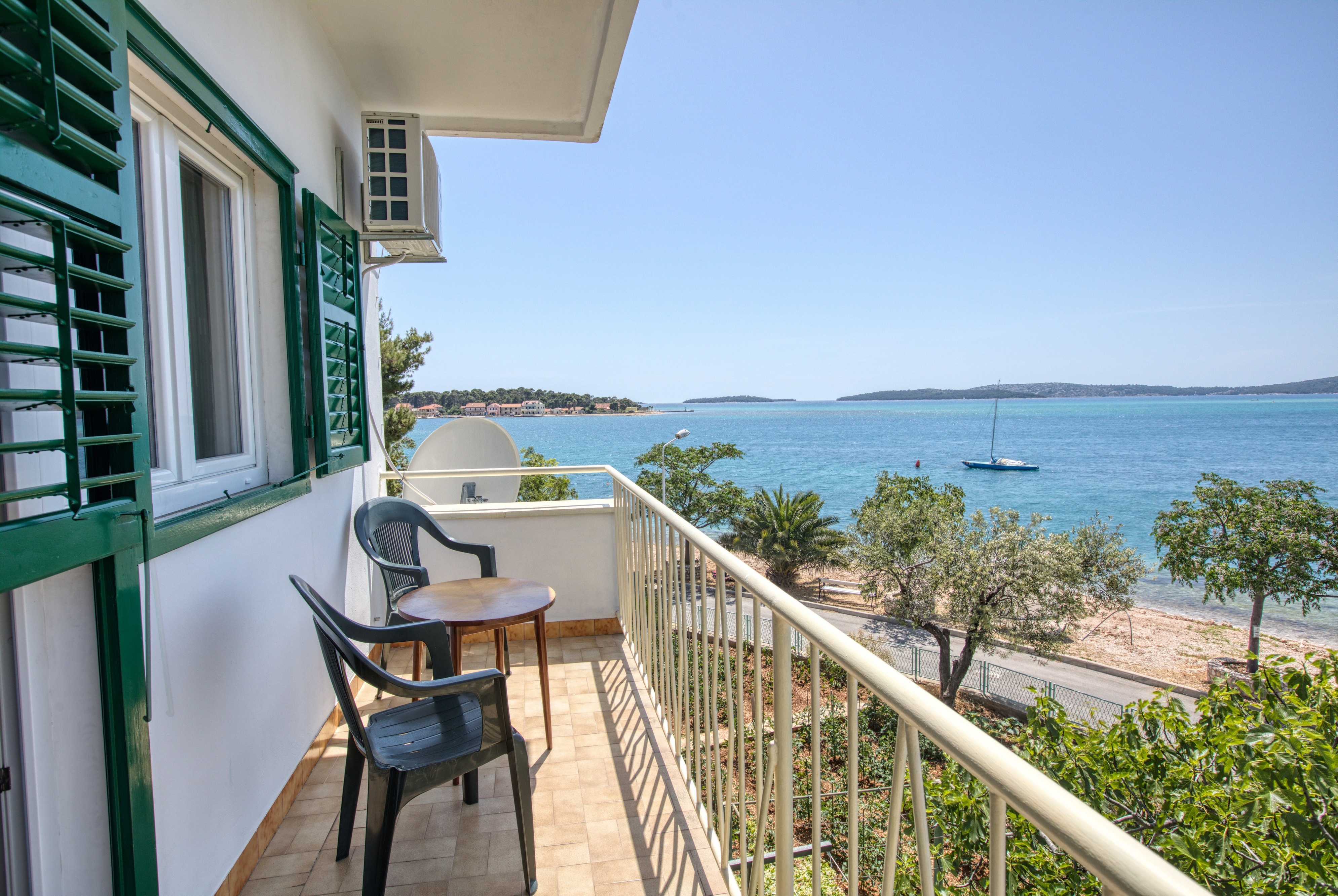 Three bedroom apartment near beach Brodarica, Šibenik  A-d