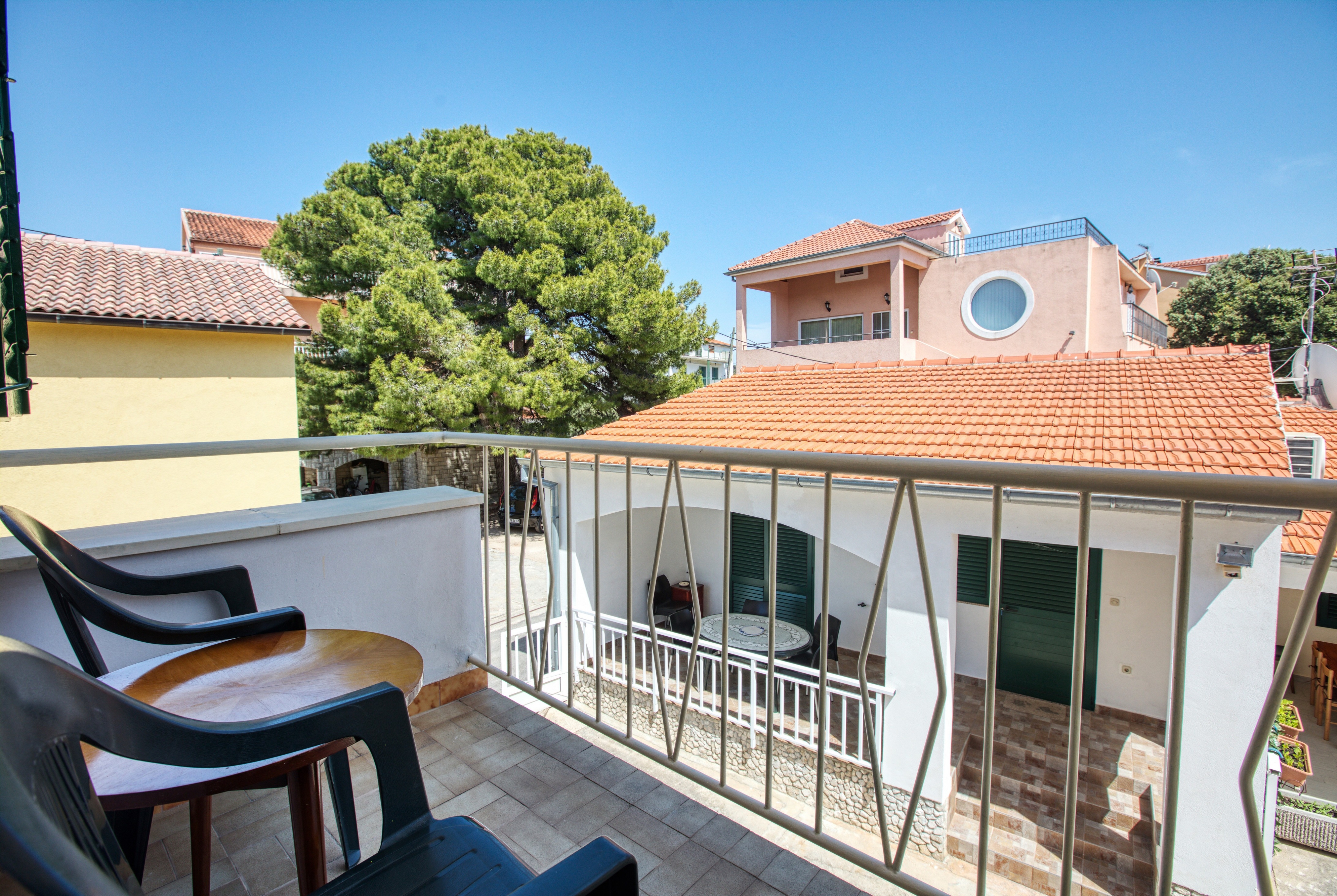 Three bedroom apartment near beach Brodarica, Šibenik  A-d