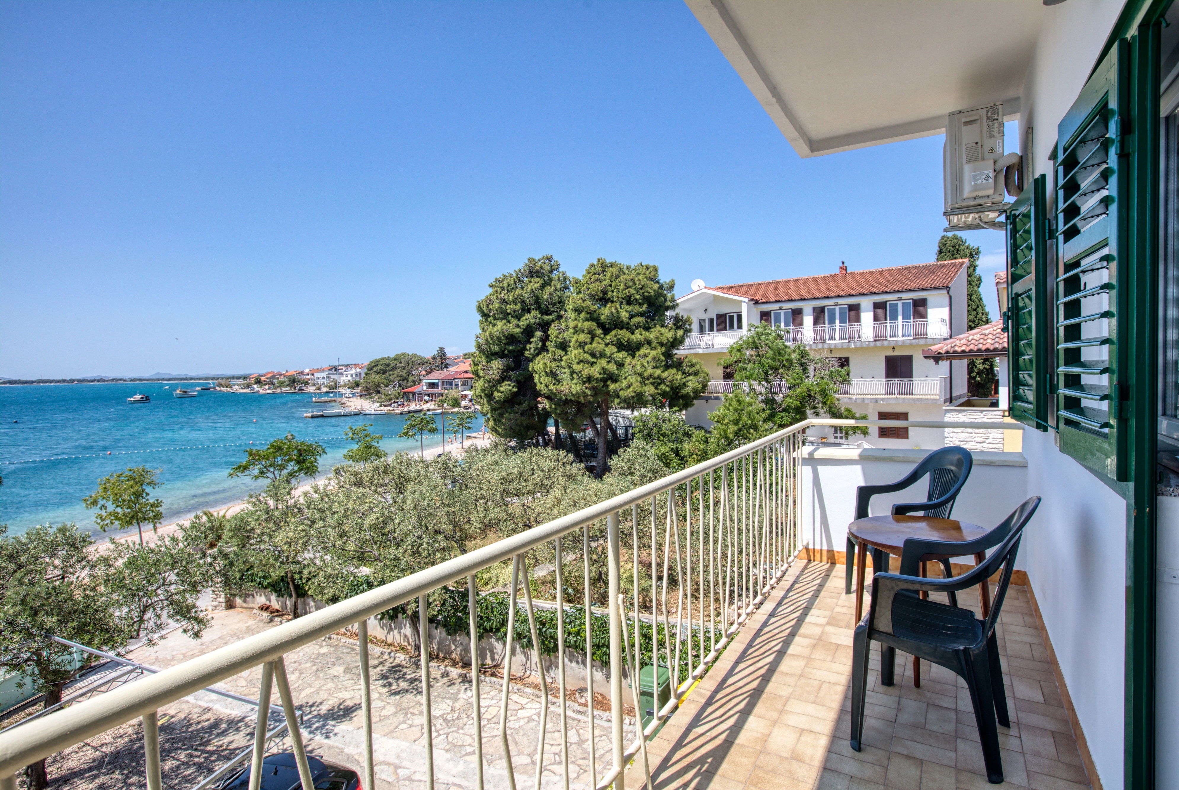 Three bedroom apartment near beach Brodarica, Šibenik  A-d