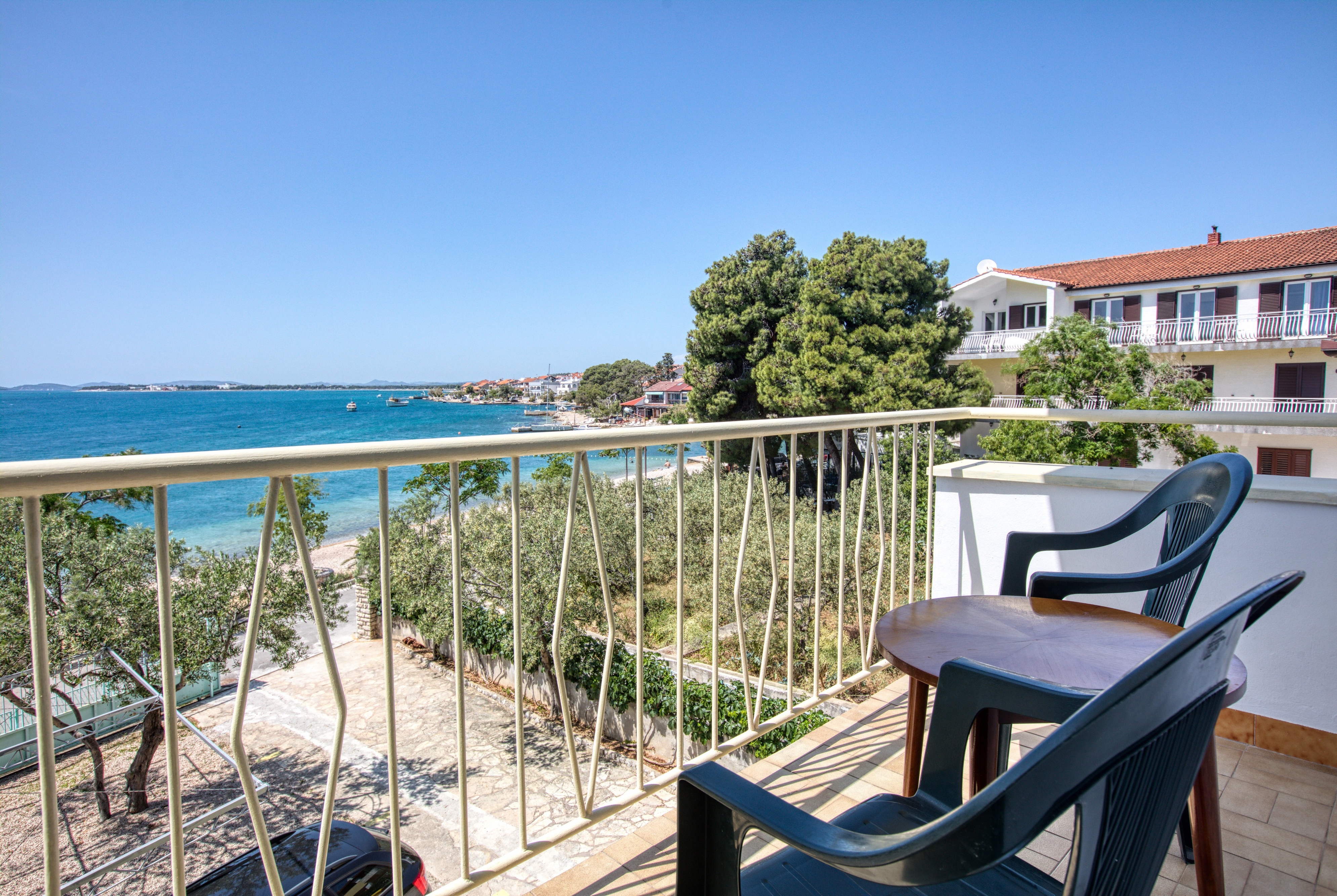 Three bedroom apartment near beach Brodarica, Šibenik  A-d