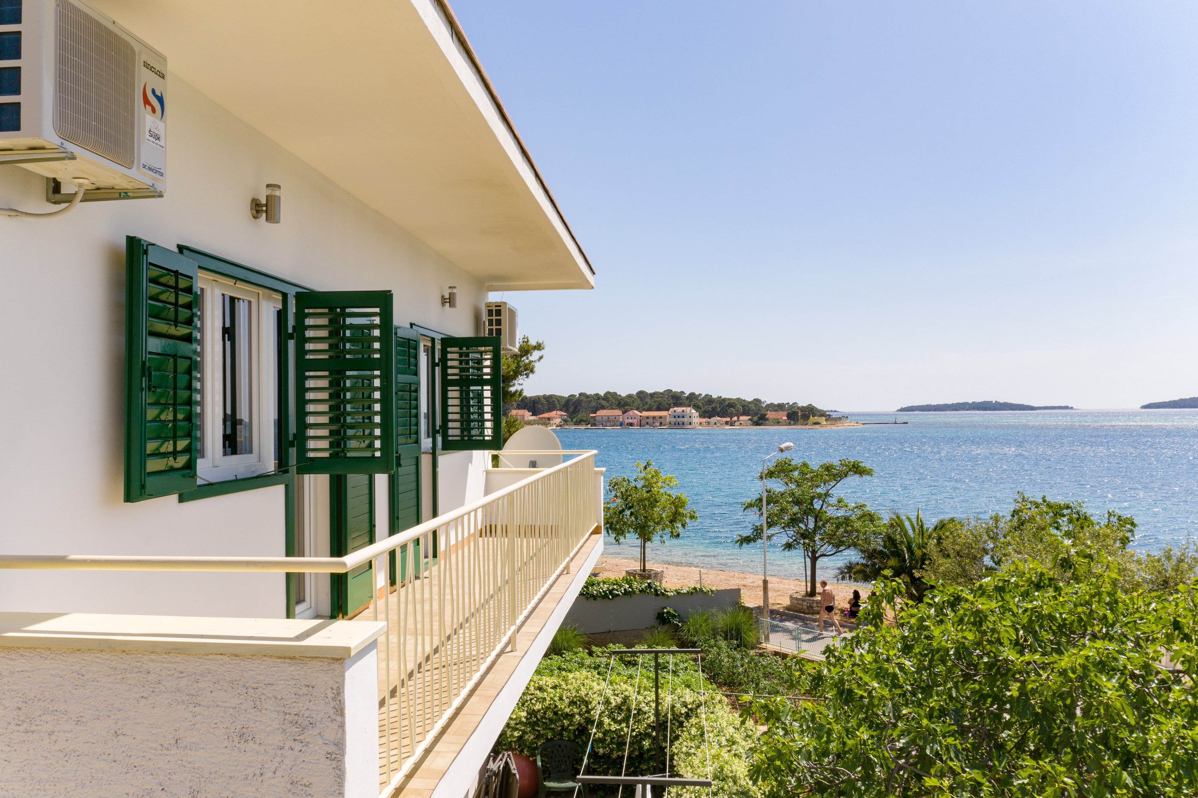 Three bedroom apartment near beach Brodarica, Šibenik  A-d