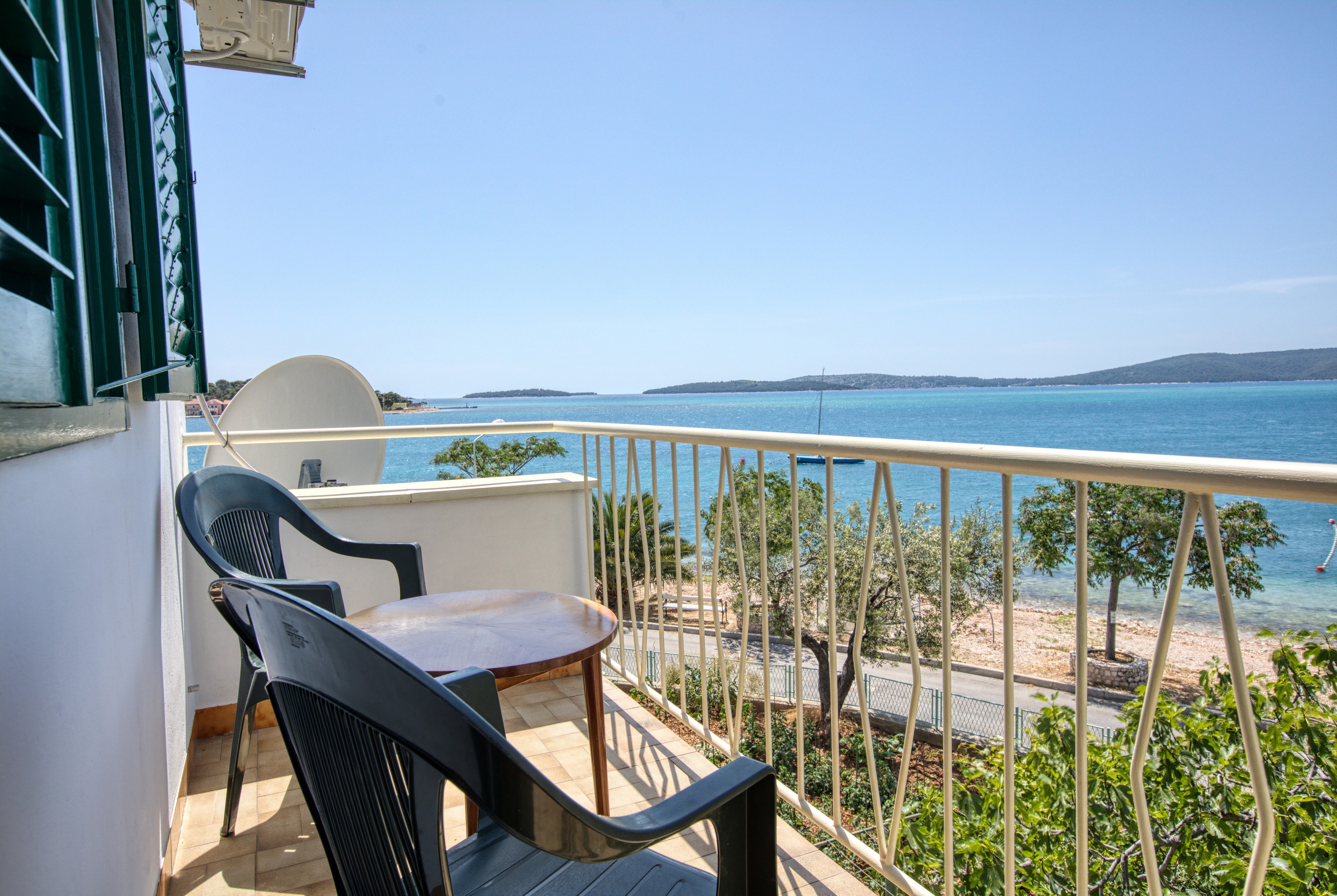 Three bedroom apartment near beach Brodarica, Šibenik  A-d