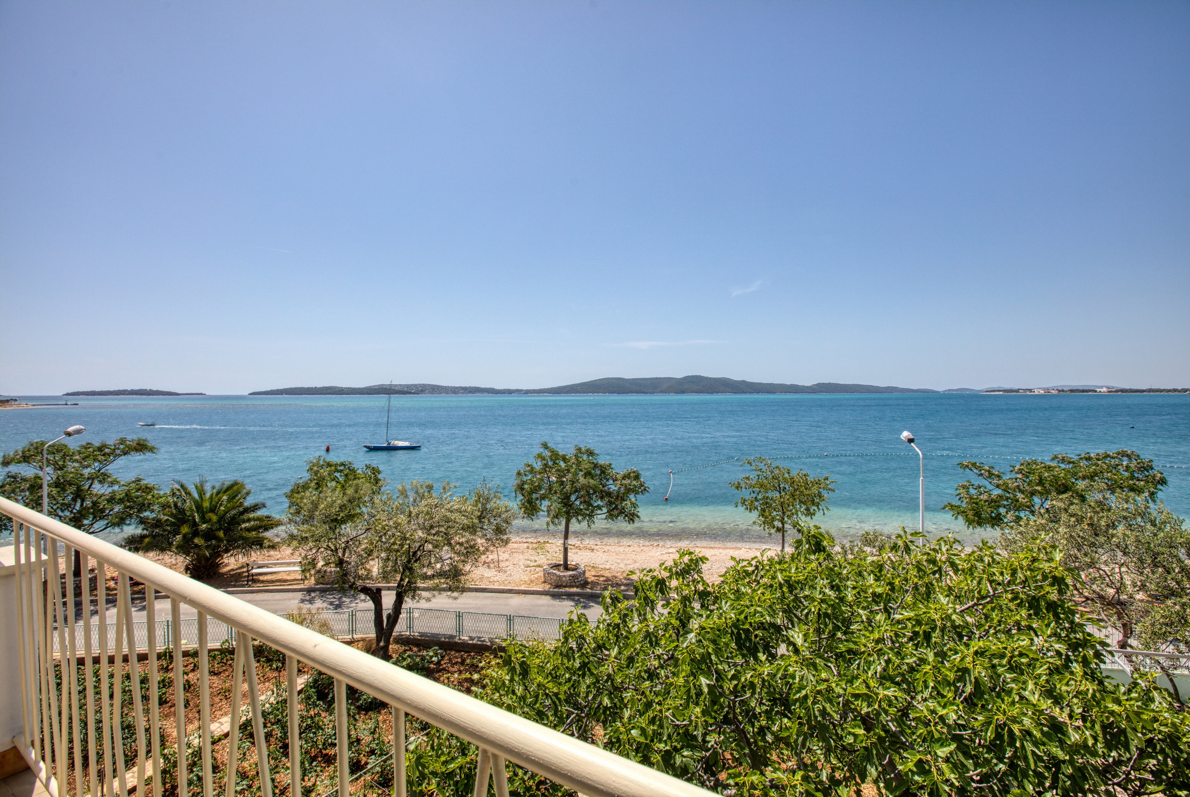 Three bedroom apartment near beach Brodarica, Šibenik  A-d