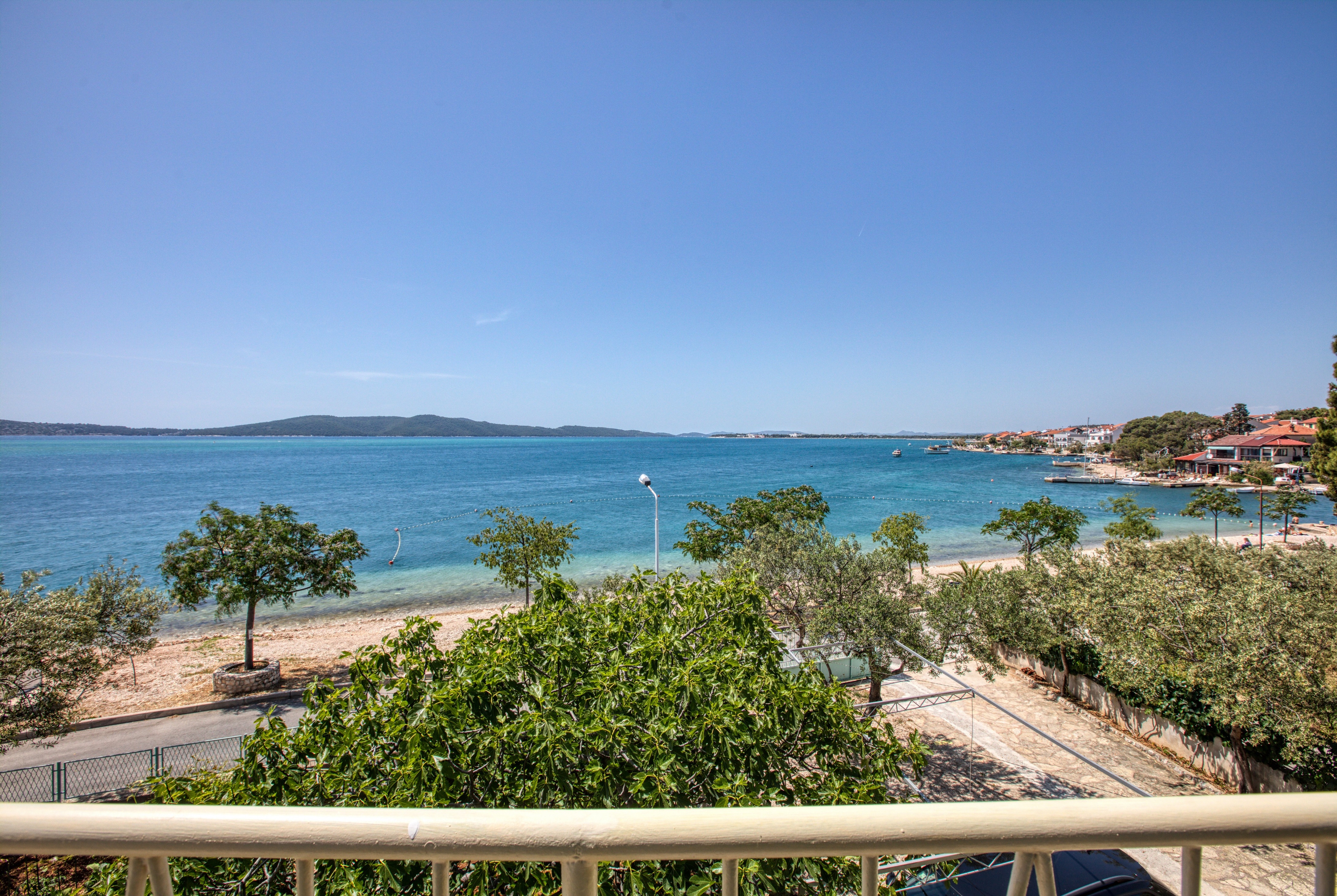 Three bedroom apartment near beach Brodarica, Šibenik  A-d