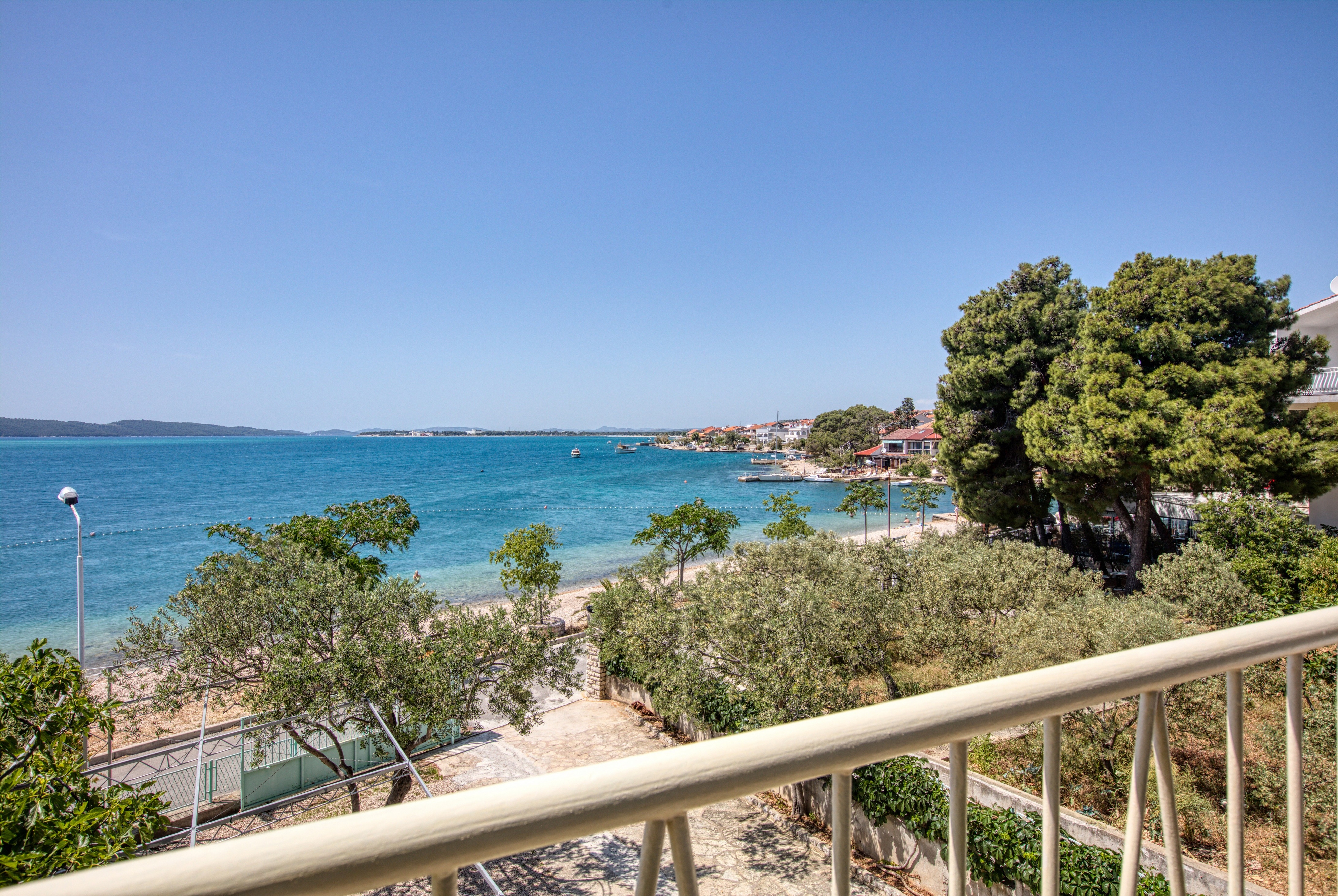 Three bedroom apartment near beach Brodarica, Šibenik  A-d