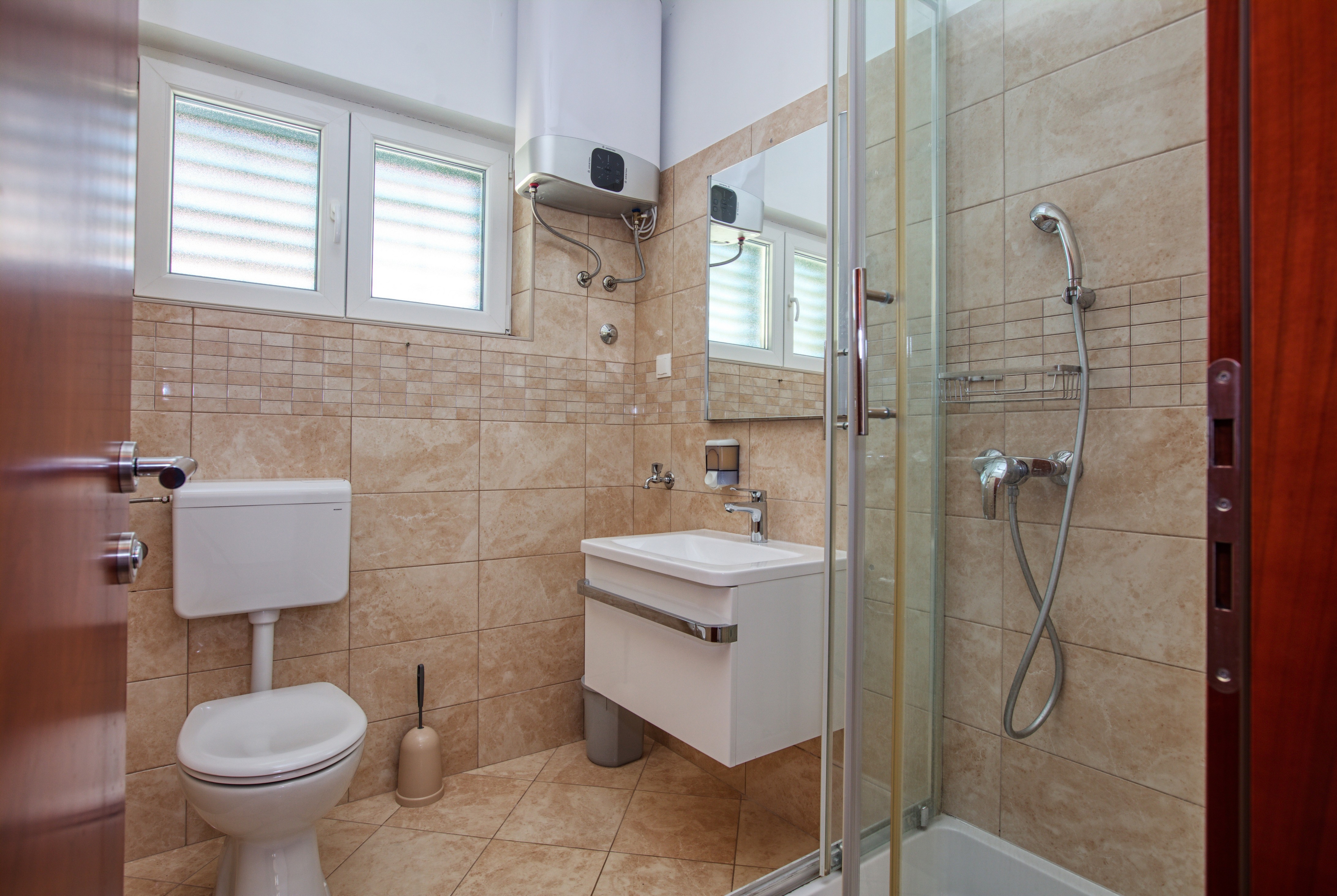Three bedroom apartment near beach Brodarica, Šibenik  A-d